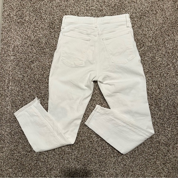 Abercrombie & Fitch High-Rise Super Skinny Distressed Jeans in White, Size 6s - Picture 11 of 11